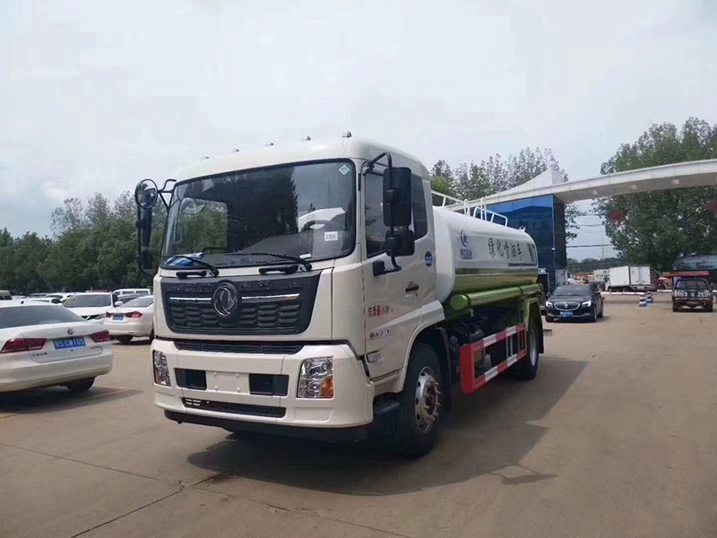 國六東風(fēng)天錦綠化噴灑車